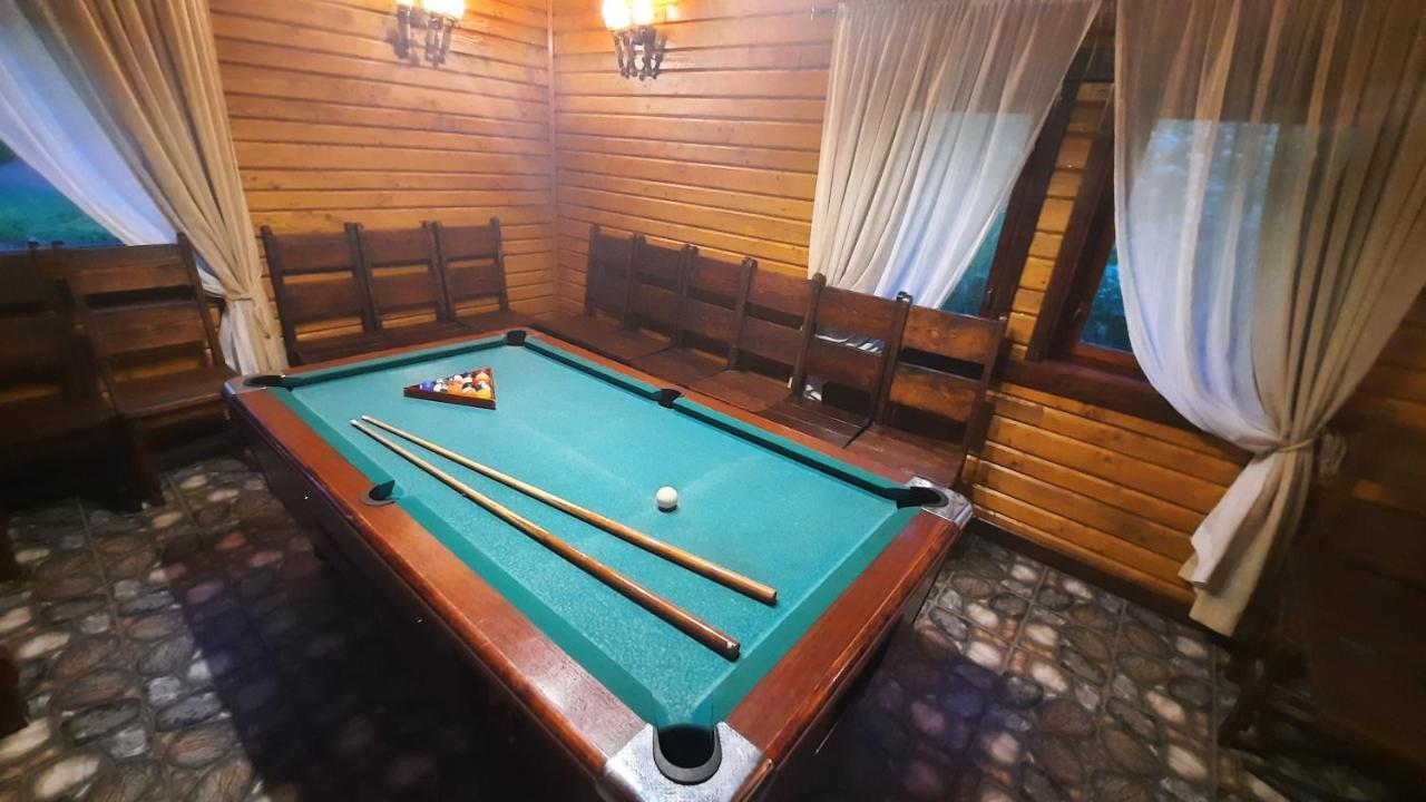 Lisoviy Zatyshok, Z Vidkrutum Litnim Baseynom Slavske Exterior foto
