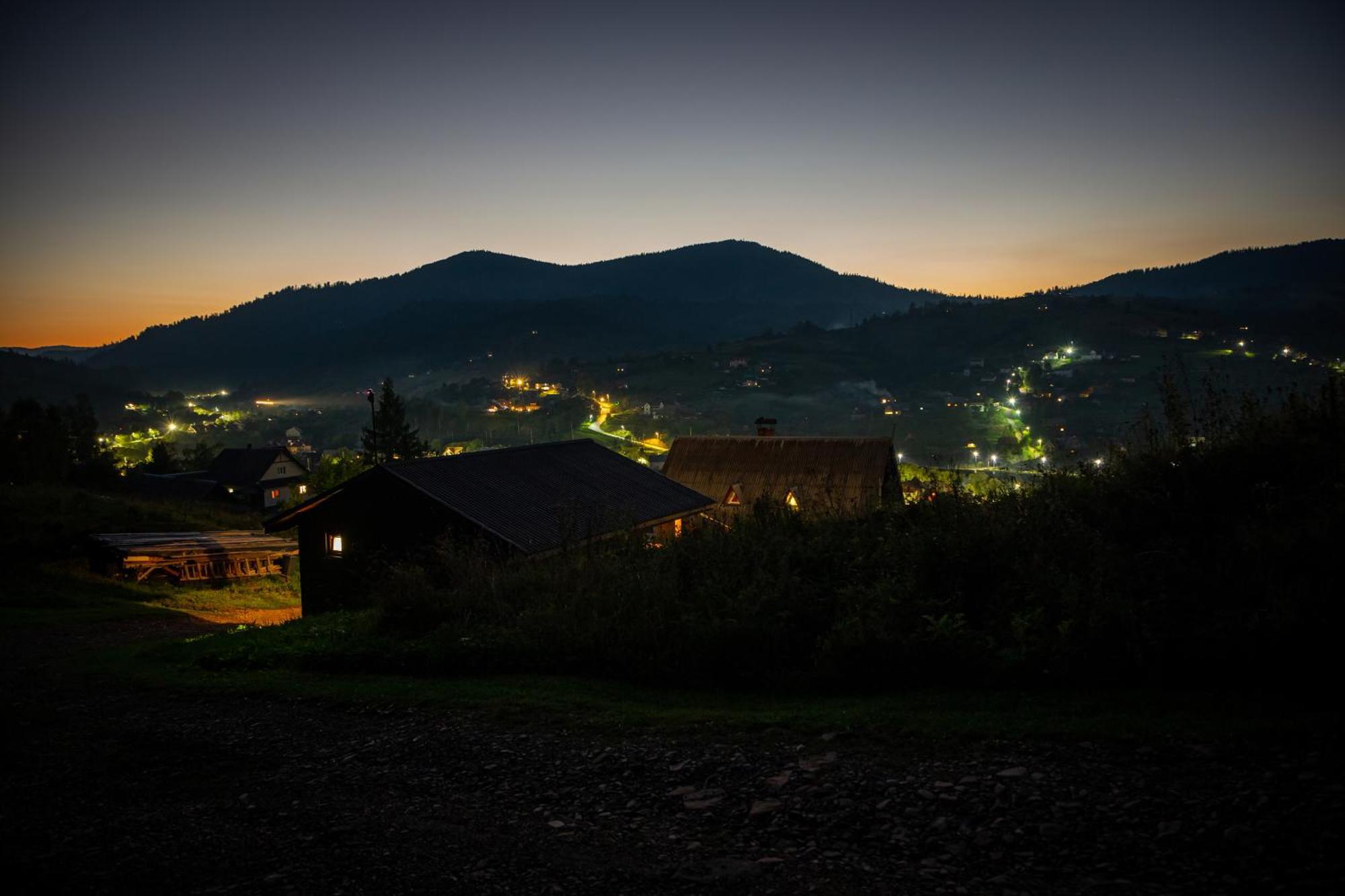Lisoviy Zatyshok, Z Vidkrutum Litnim Baseynom Slavske Exterior foto