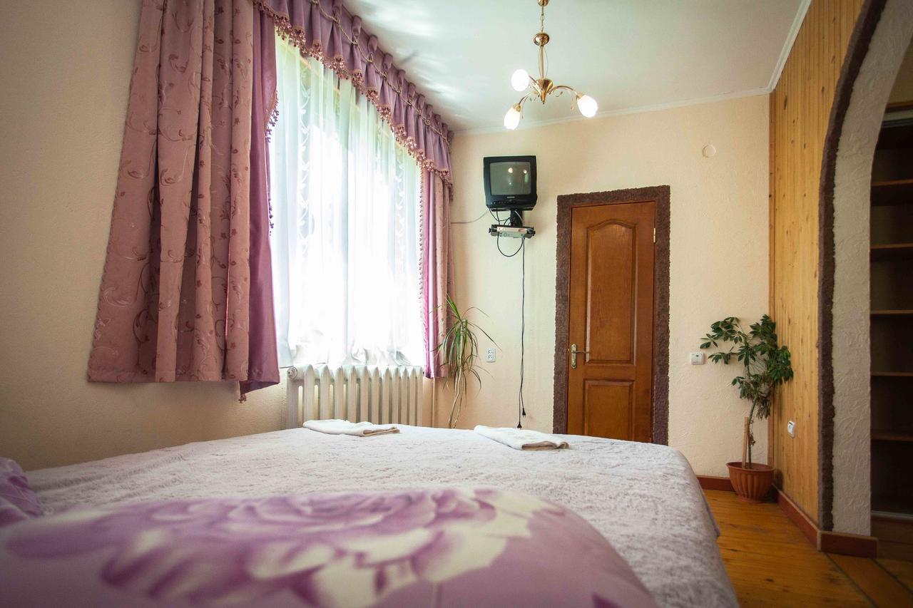 Lisoviy Zatyshok, Z Vidkrutum Litnim Baseynom Slavske Exterior foto