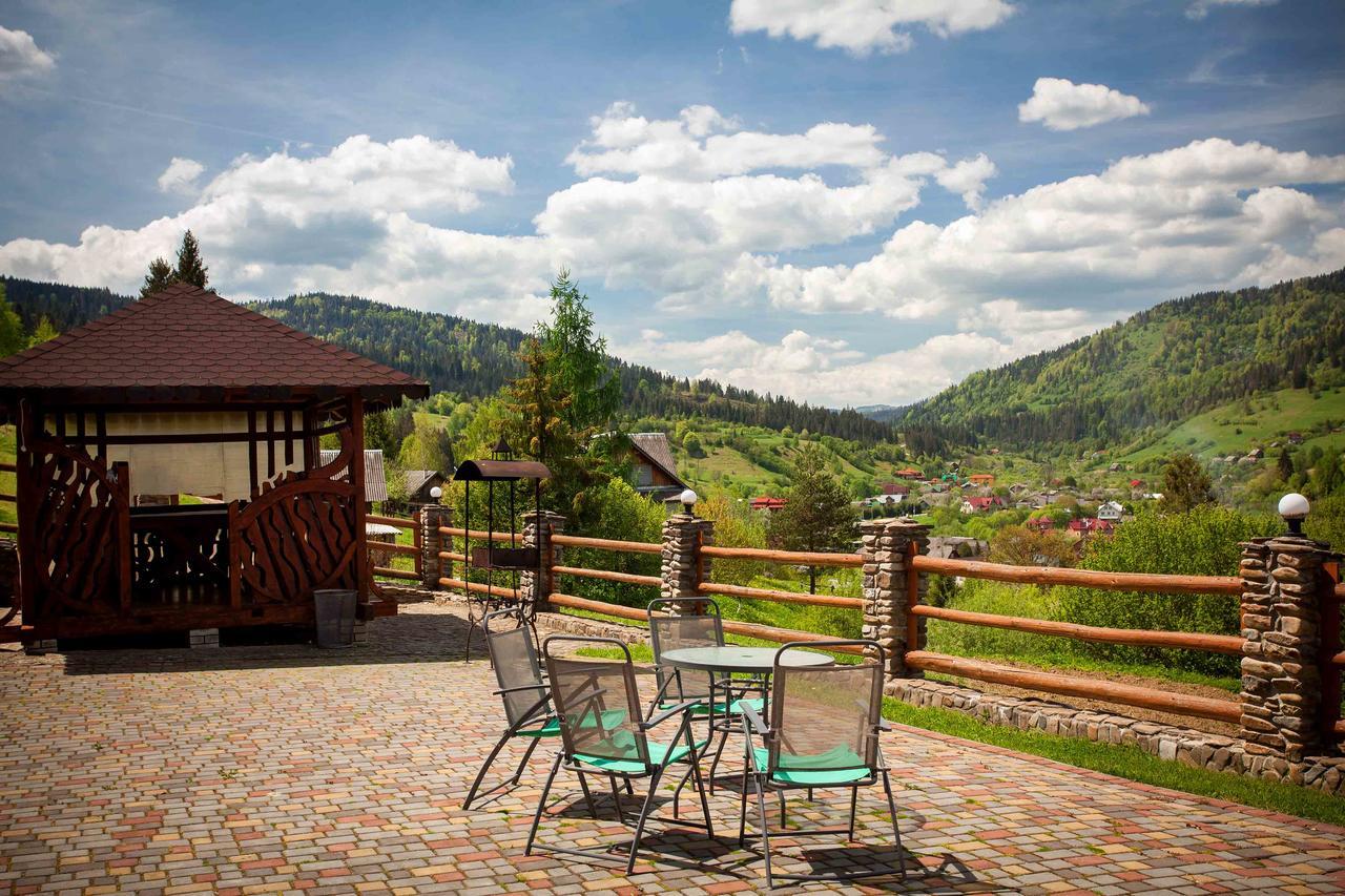 Lisoviy Zatyshok, Z Vidkrutum Litnim Baseynom Slavske Exterior foto