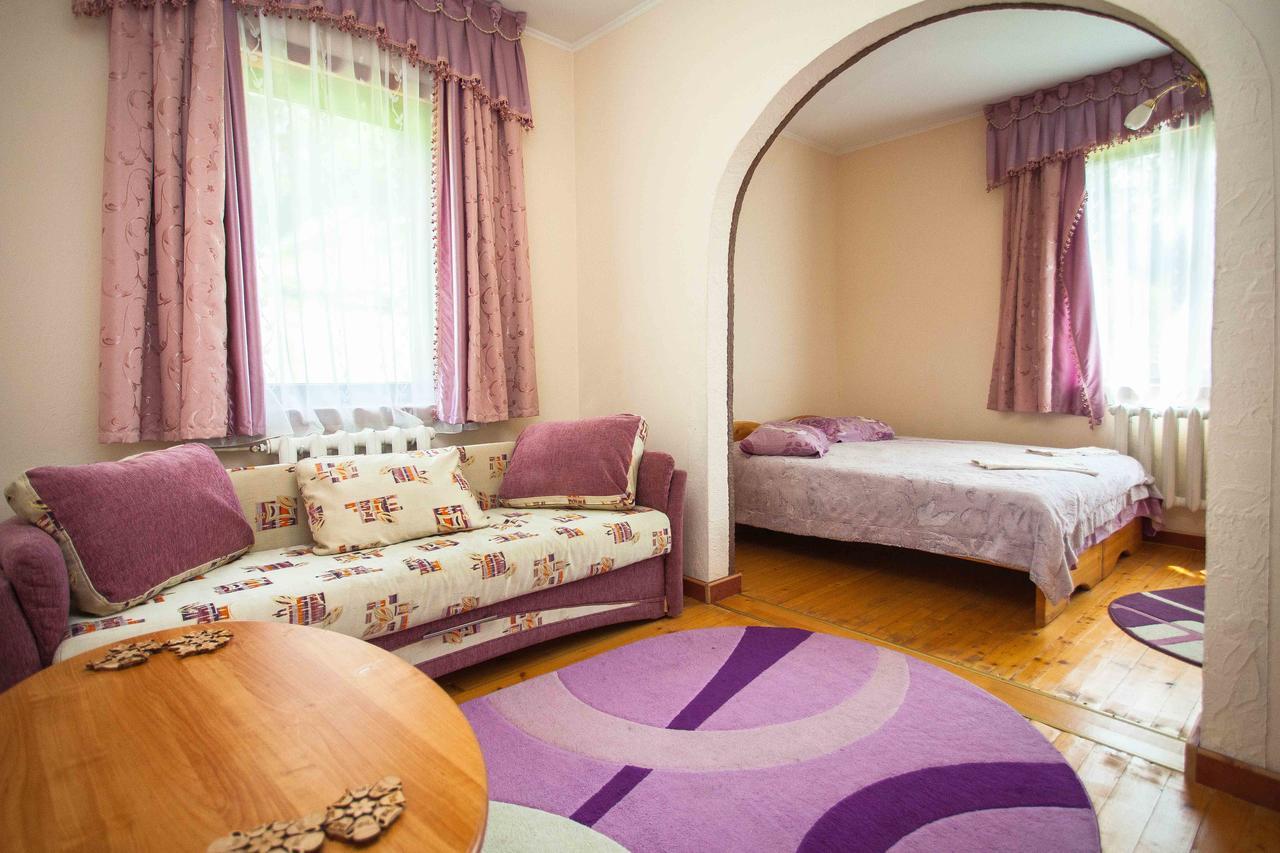 Lisoviy Zatyshok, Z Vidkrutum Litnim Baseynom Slavske Exterior foto