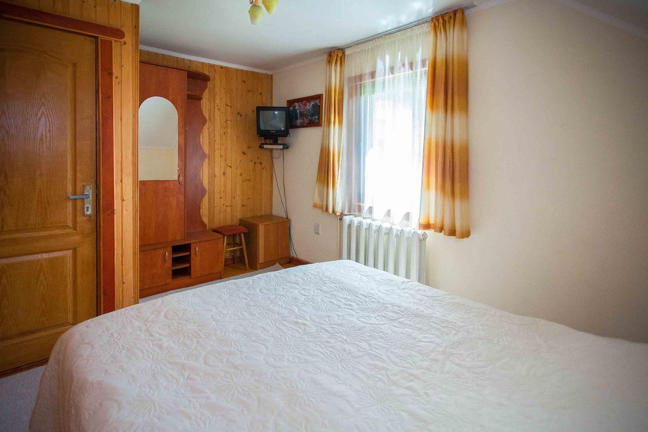 Lisoviy Zatyshok, Z Vidkrutum Litnim Baseynom Slavske Exterior foto