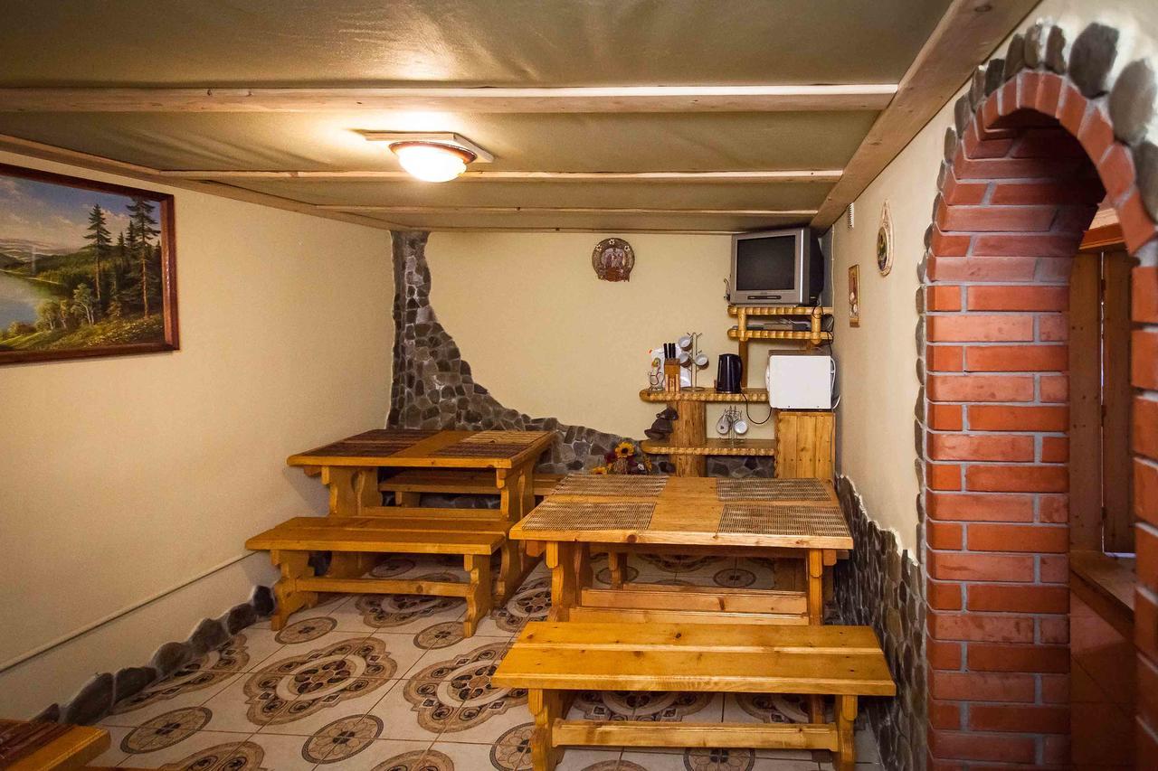 Lisoviy Zatyshok, Z Vidkrutum Litnim Baseynom Slavske Exterior foto